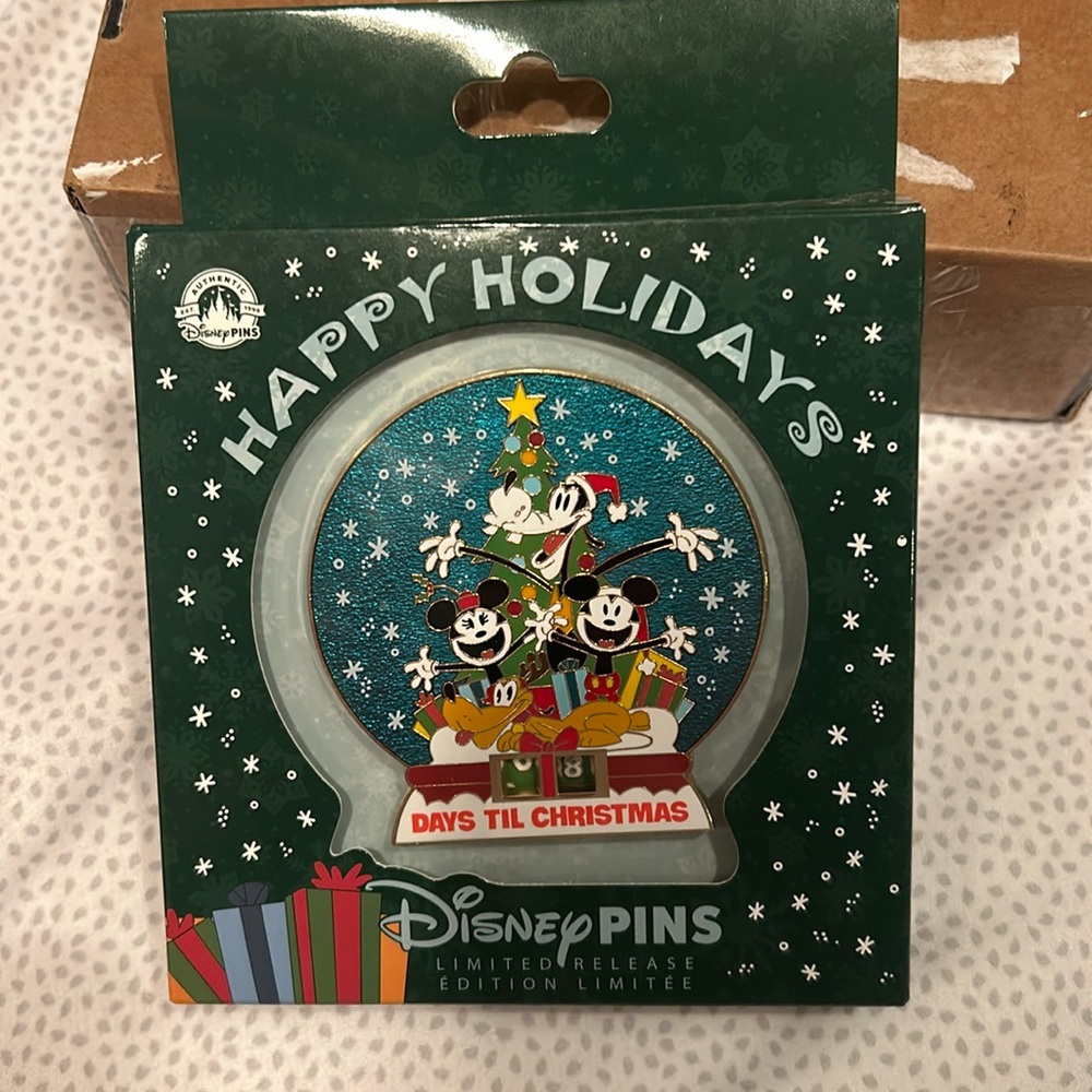 Limited release Happy Holidays Disney days till Christmas pin NWT